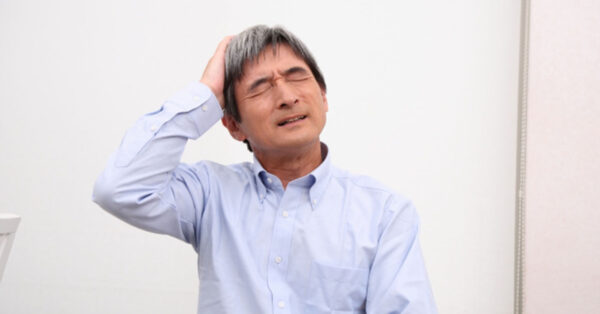 老けて見える？白髪の原因と対策方法